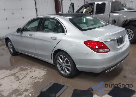 2018 Mercedes-Benz C 300 4Matic z USA, uszkodzony, nr VIN WDDWF4KB0JR393774